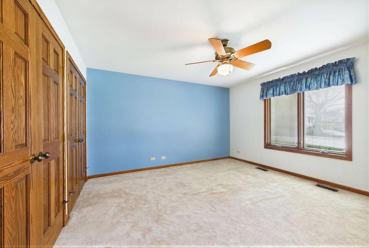 805 Furlong Drive, Libertyville, IL 60048