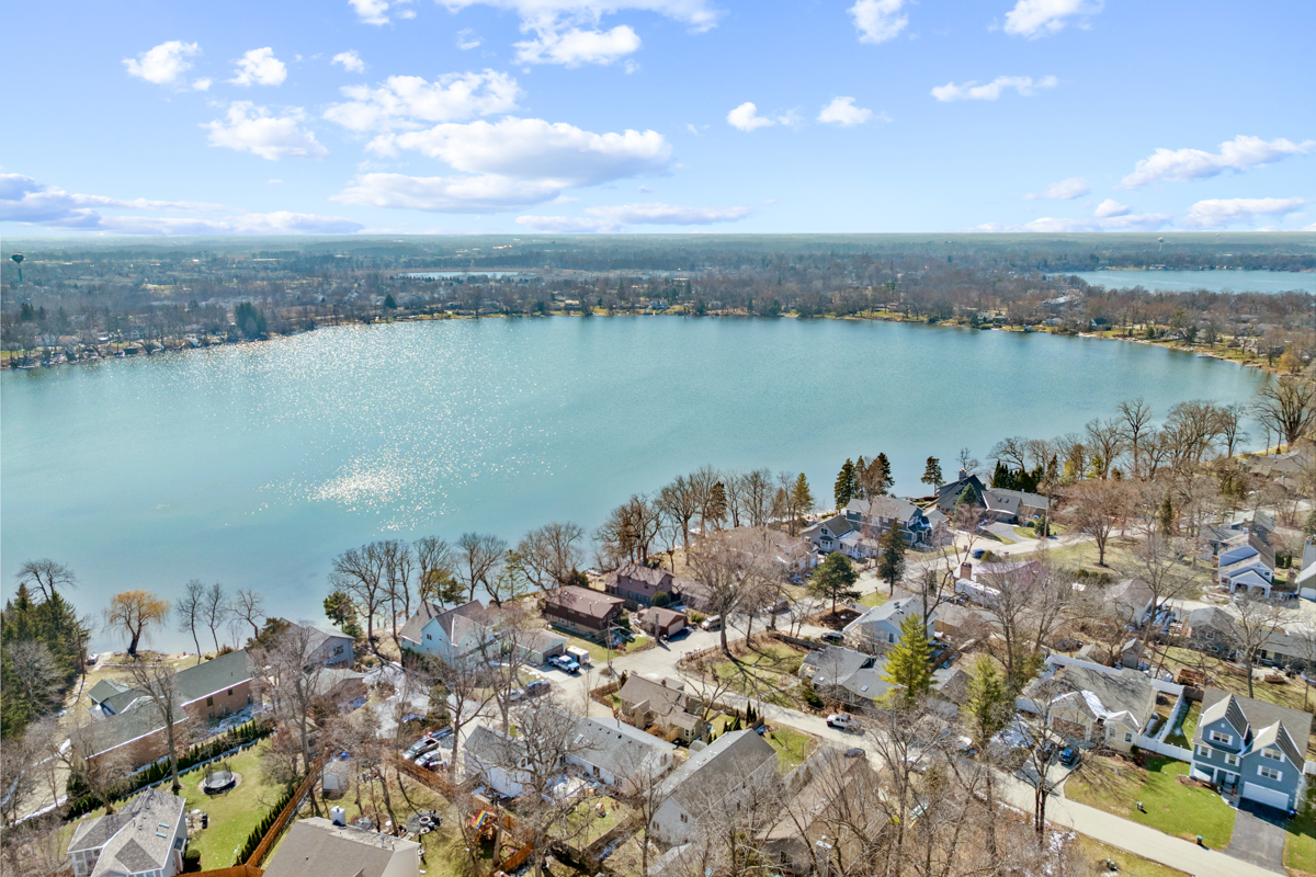 21770 W Lake Avenue, Round Lake, IL 60073