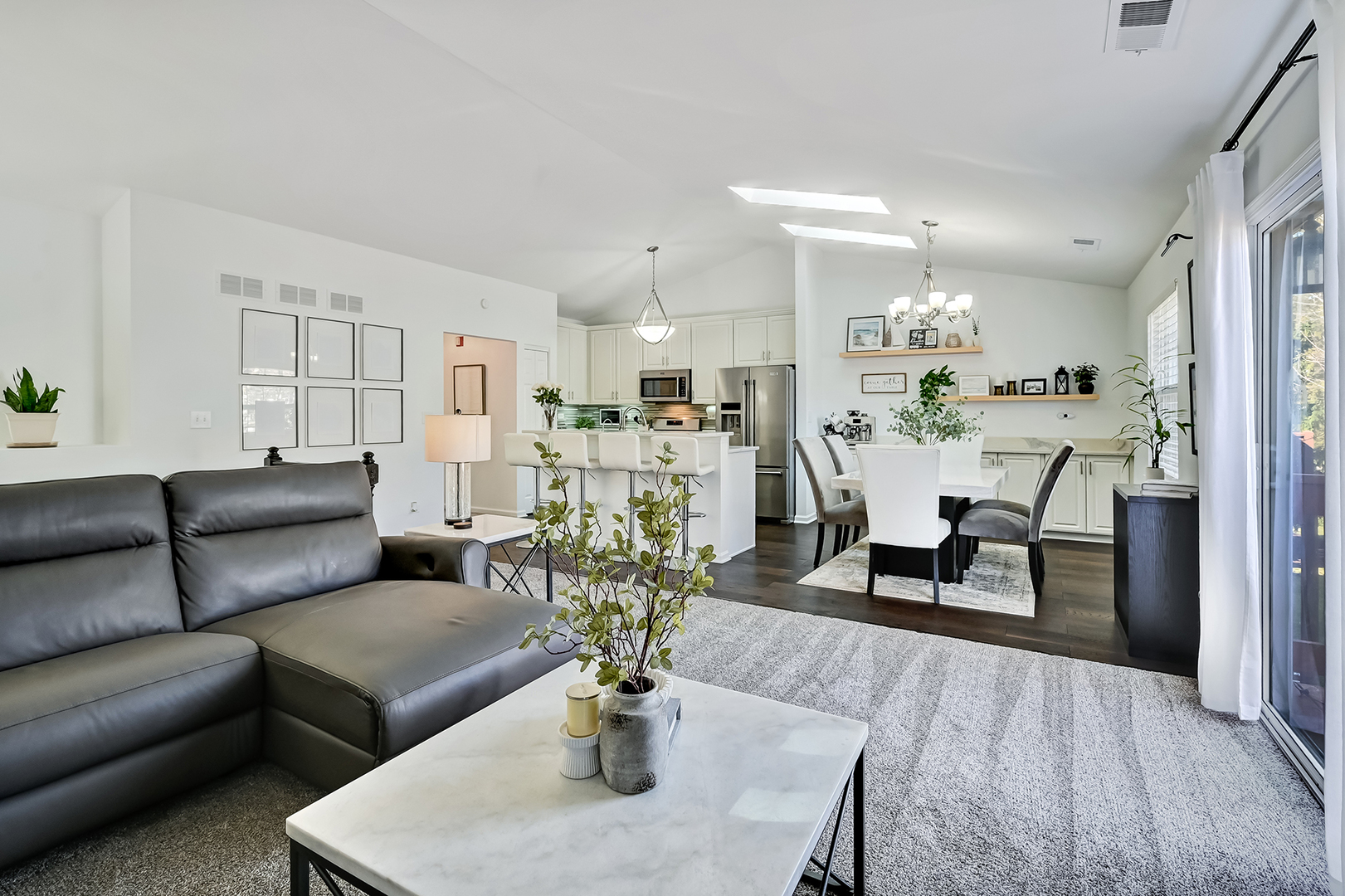 262 Waverly Court, Willowbrook, IL 60527