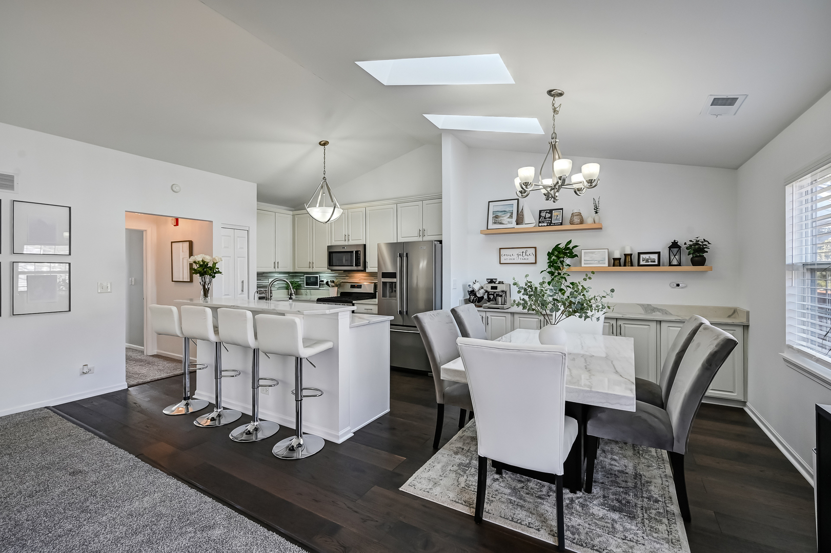 262 Waverly Court, Willowbrook, IL 60527