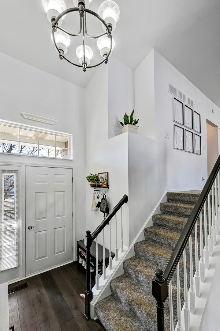 262 Waverly Court, Willowbrook, IL 60527