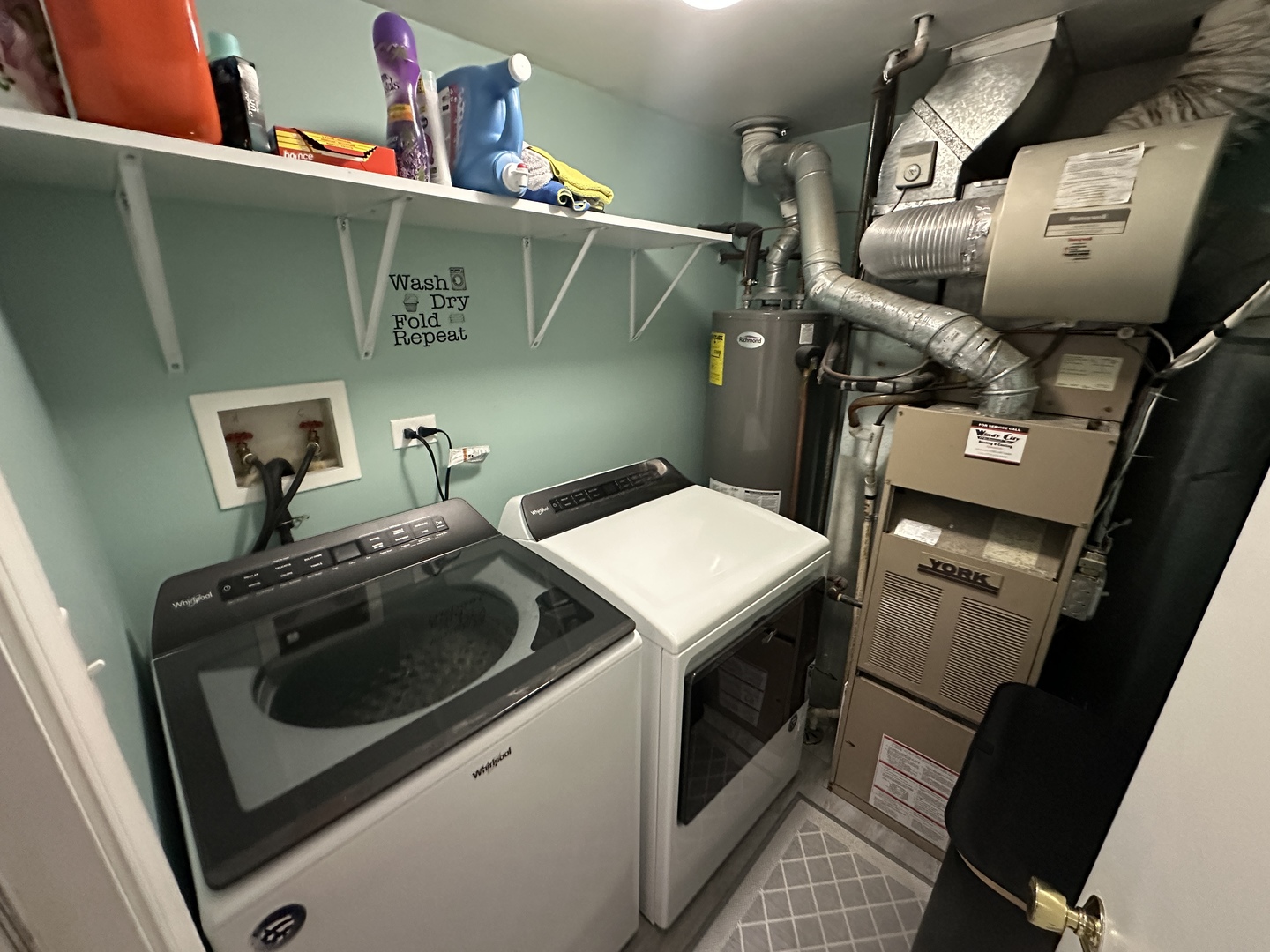 419 Lakeview Circle, Bolingbrook, IL 60440