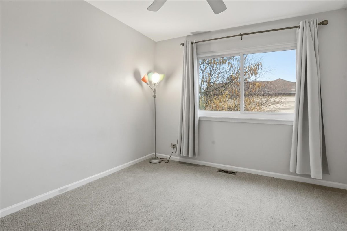 2289 N Aster Court, Round Lake Beach, IL 60073