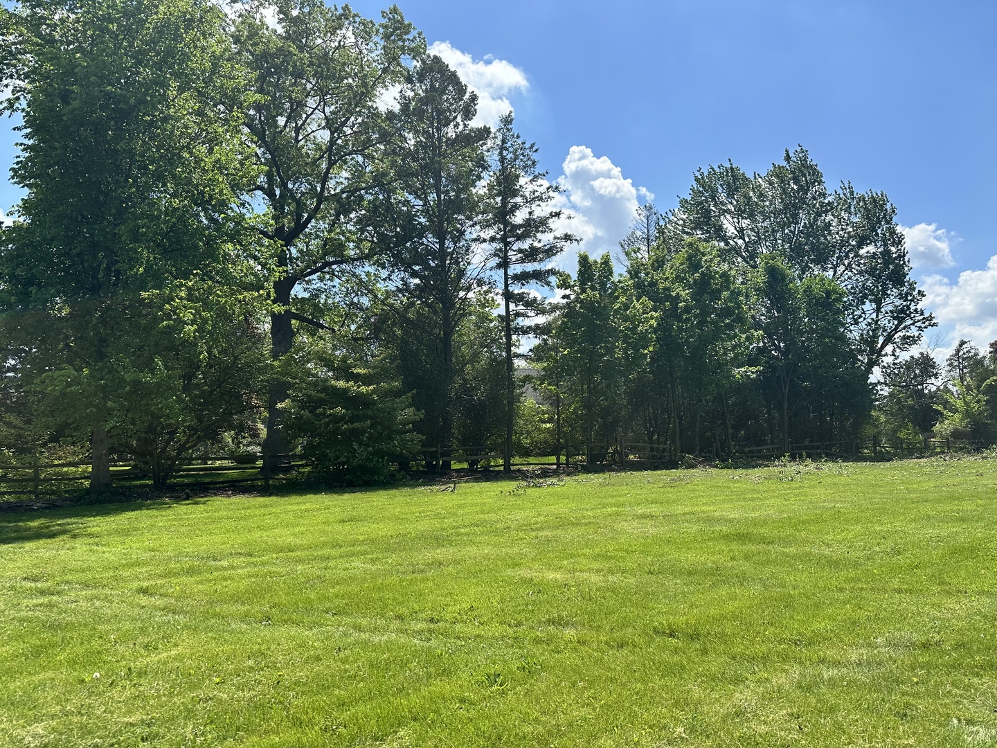 110 E Farnham Lane, Wheaton, IL 60189