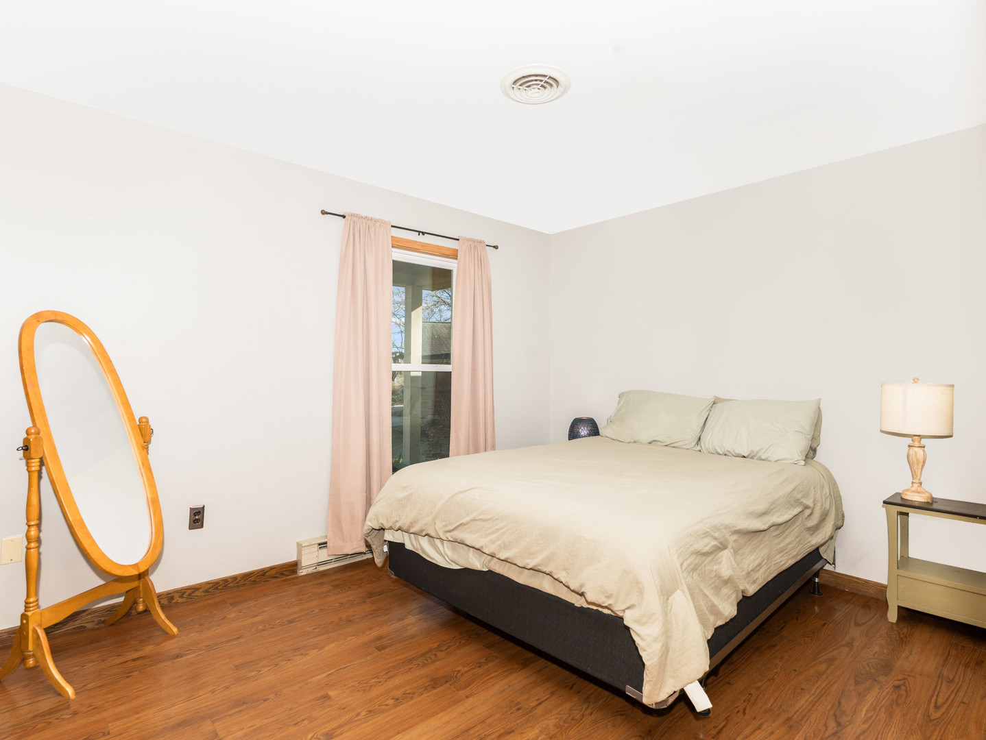 109 E Oak Knoll Drive, Hinckley, IL 60520