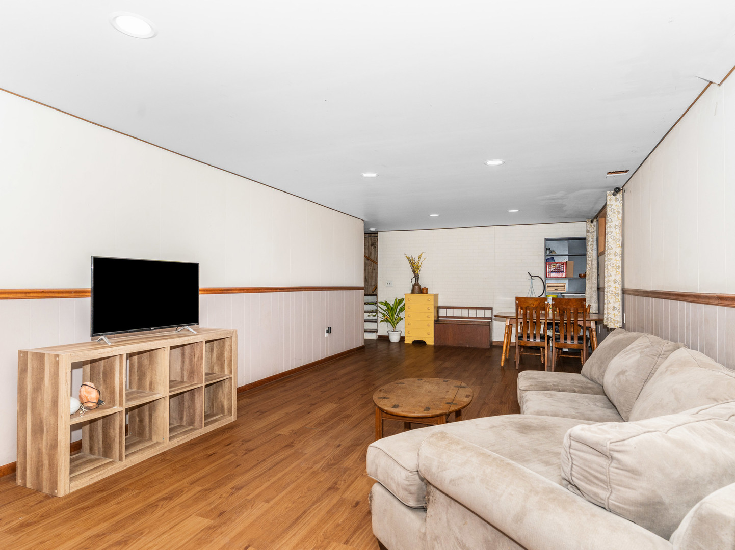 109 E Oak Knoll Drive, Hinckley, IL 60520