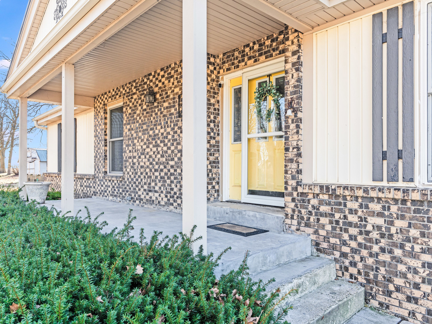 109 E Oak Knoll Drive, Hinckley, IL 60520