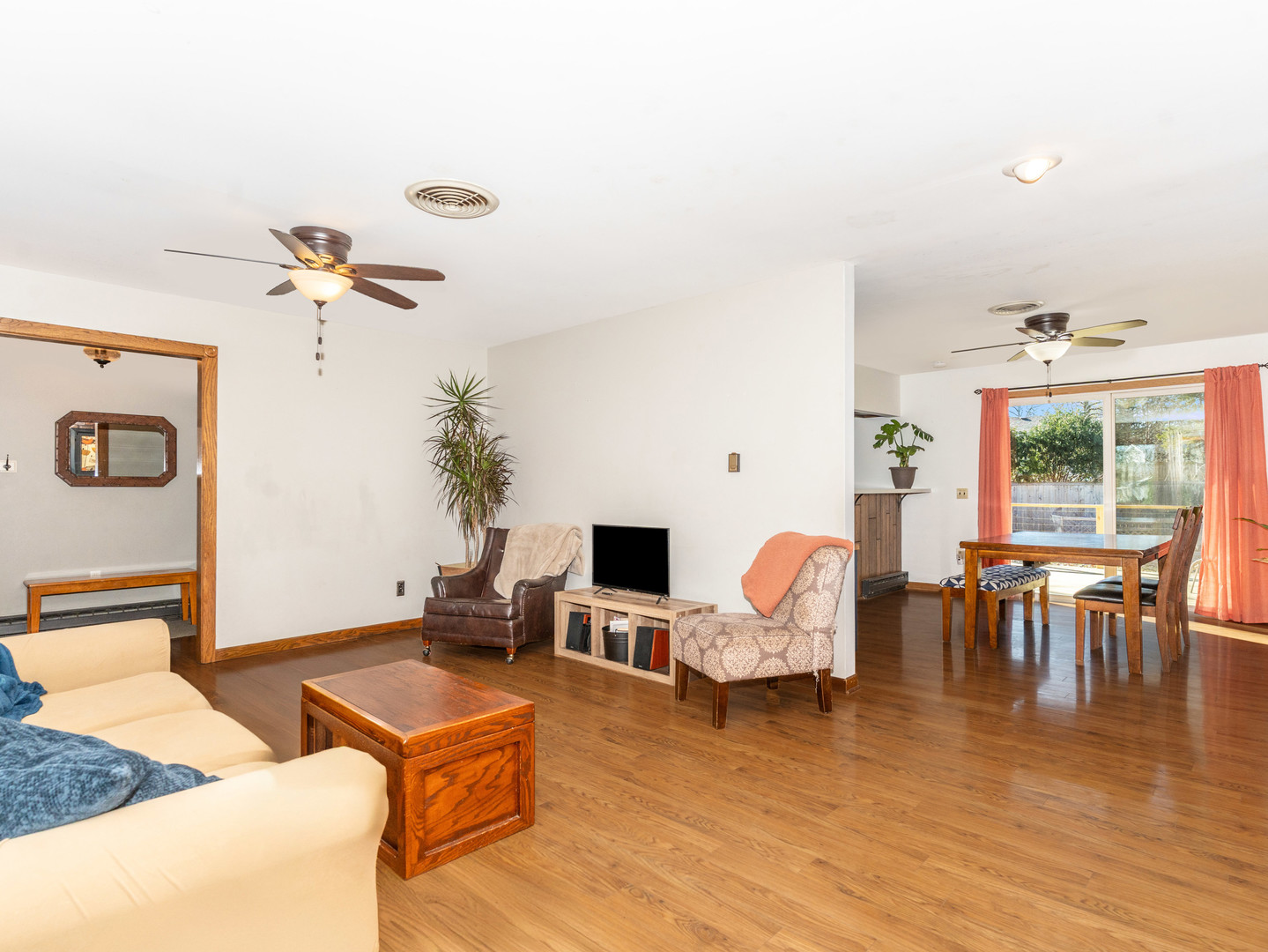 109 E Oak Knoll Drive, Hinckley, IL 60520