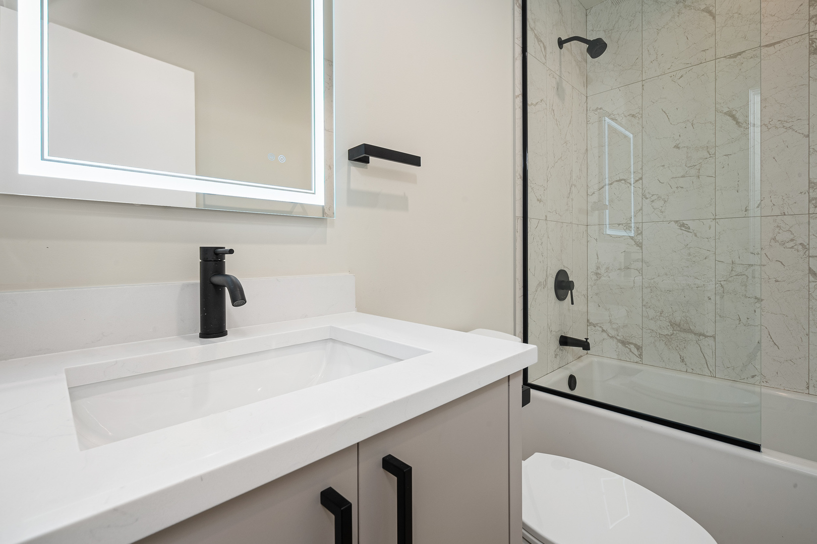 4706 N Malden Street #3North, Chicago, IL 60640