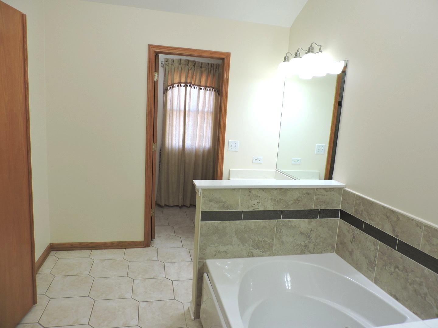 1028 Beninford Lane, Westmont, IL 60559