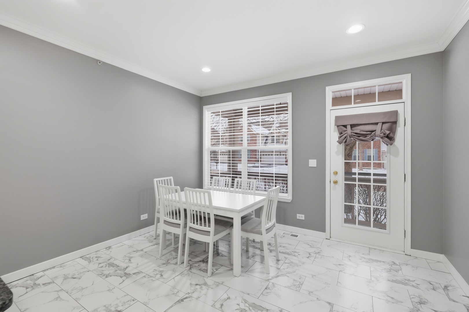 829 Linden Circle, Hoffman Estates, IL 60169