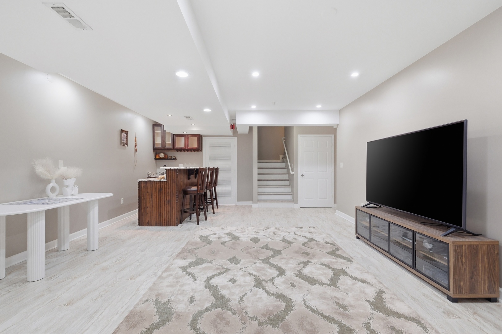 829 Linden Circle, Hoffman Estates, IL 60169