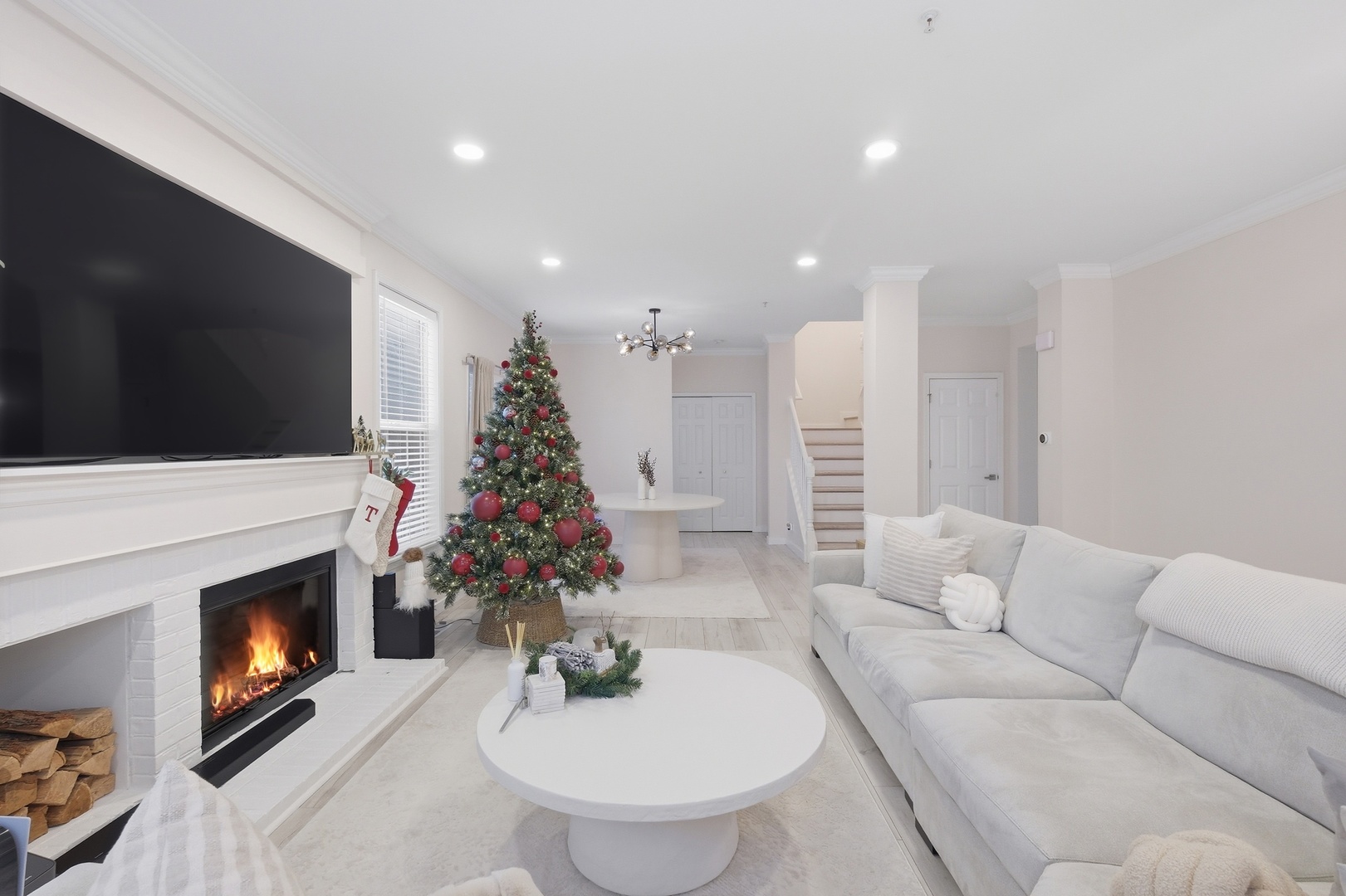 829 Linden Circle, Hoffman Estates, IL 60169