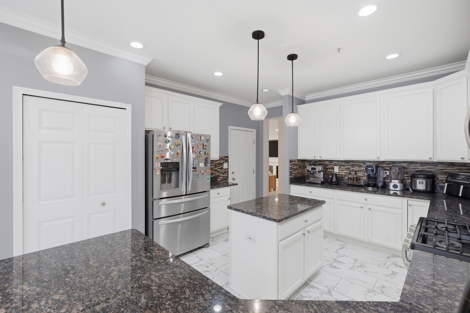 829 Linden Circle, Hoffman Estates, IL 60169