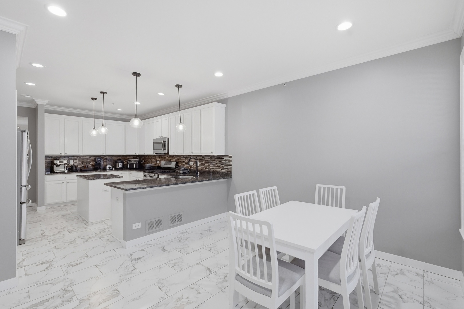 829 Linden Circle, Hoffman Estates, IL 60169