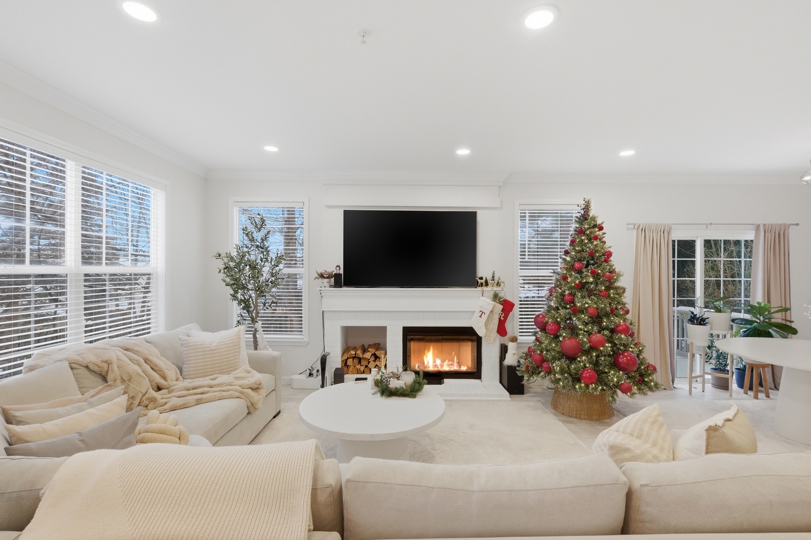 829 Linden Circle, Hoffman Estates, IL 60169