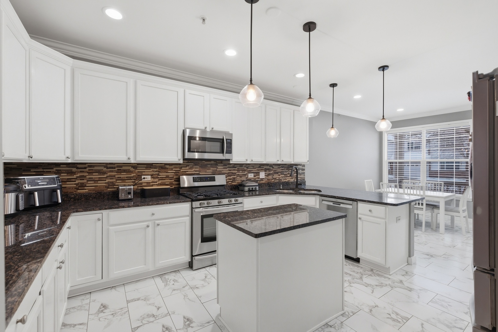 829 Linden Circle, Hoffman Estates, IL 60169