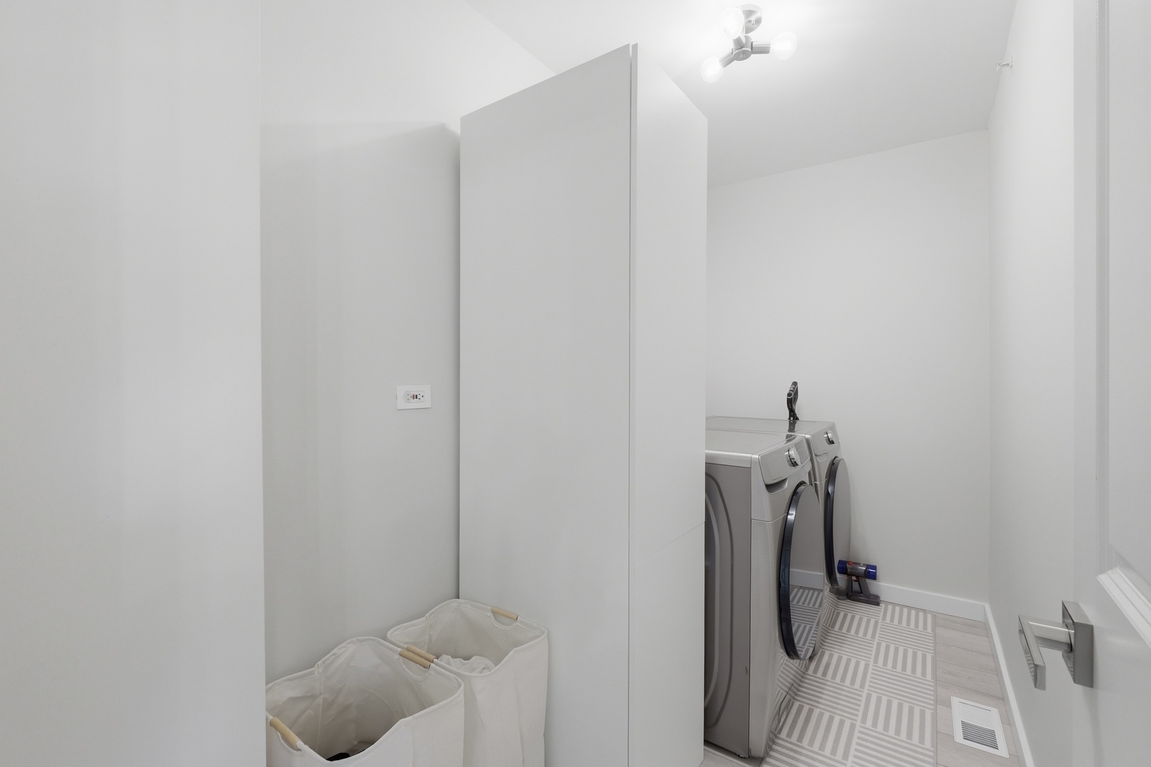 829 Linden Circle, Hoffman Estates, IL 60169