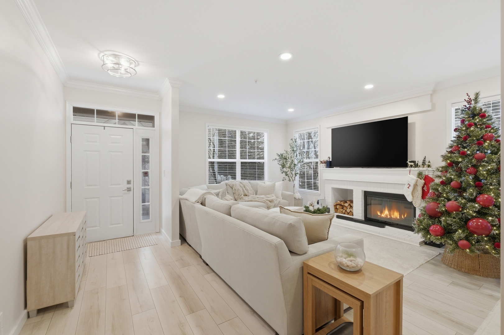 829 Linden Circle, Hoffman Estates, IL 60169