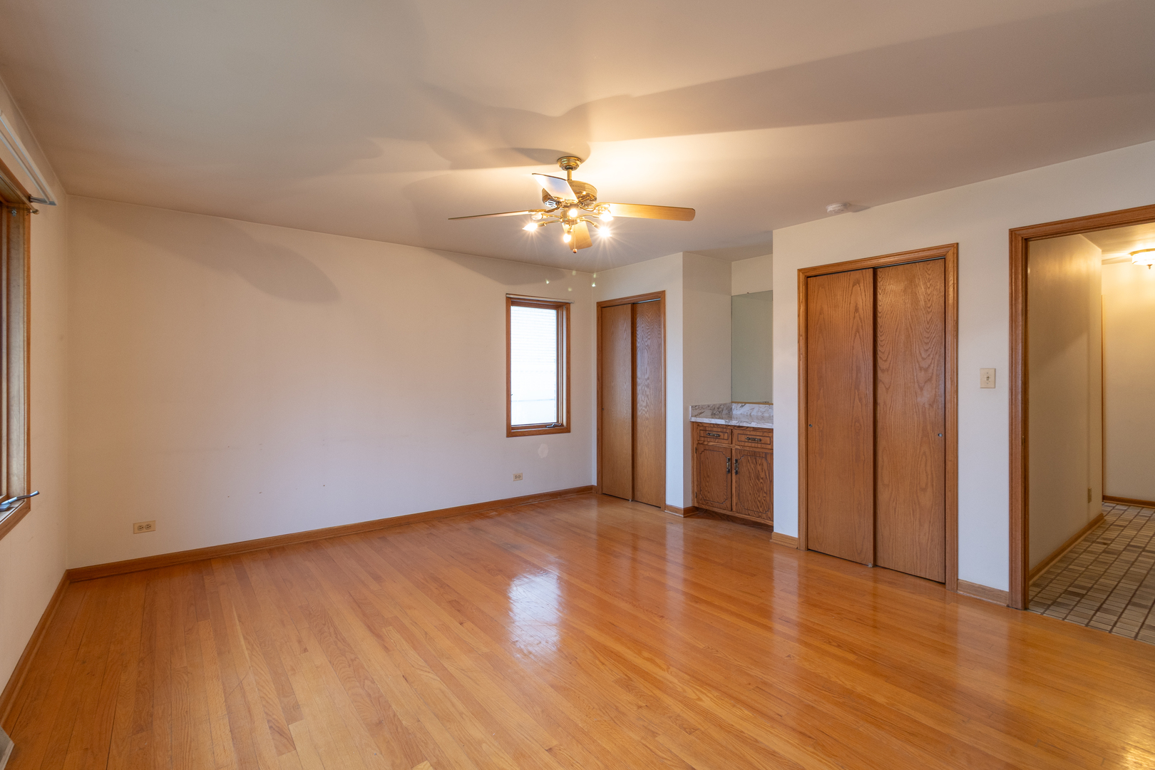 9901 W 57th Street, Countryside, IL 60525