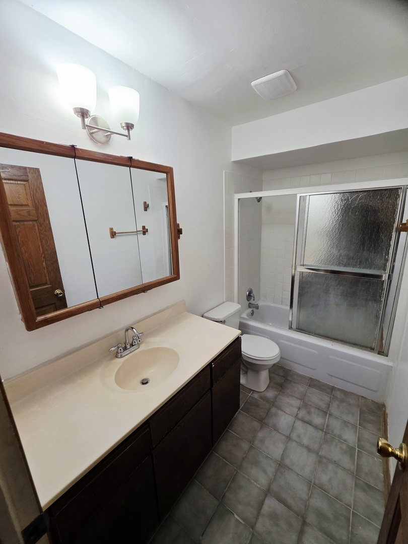 1045 Higgins Quarters Drive #4-101, Hoffman Estates, IL 60169