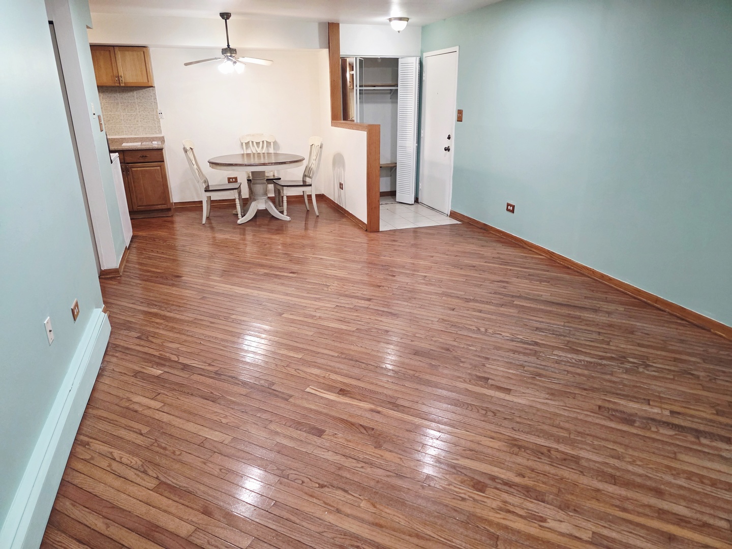 1045 Higgins Quarters Drive #4-101, Hoffman Estates, IL 60169