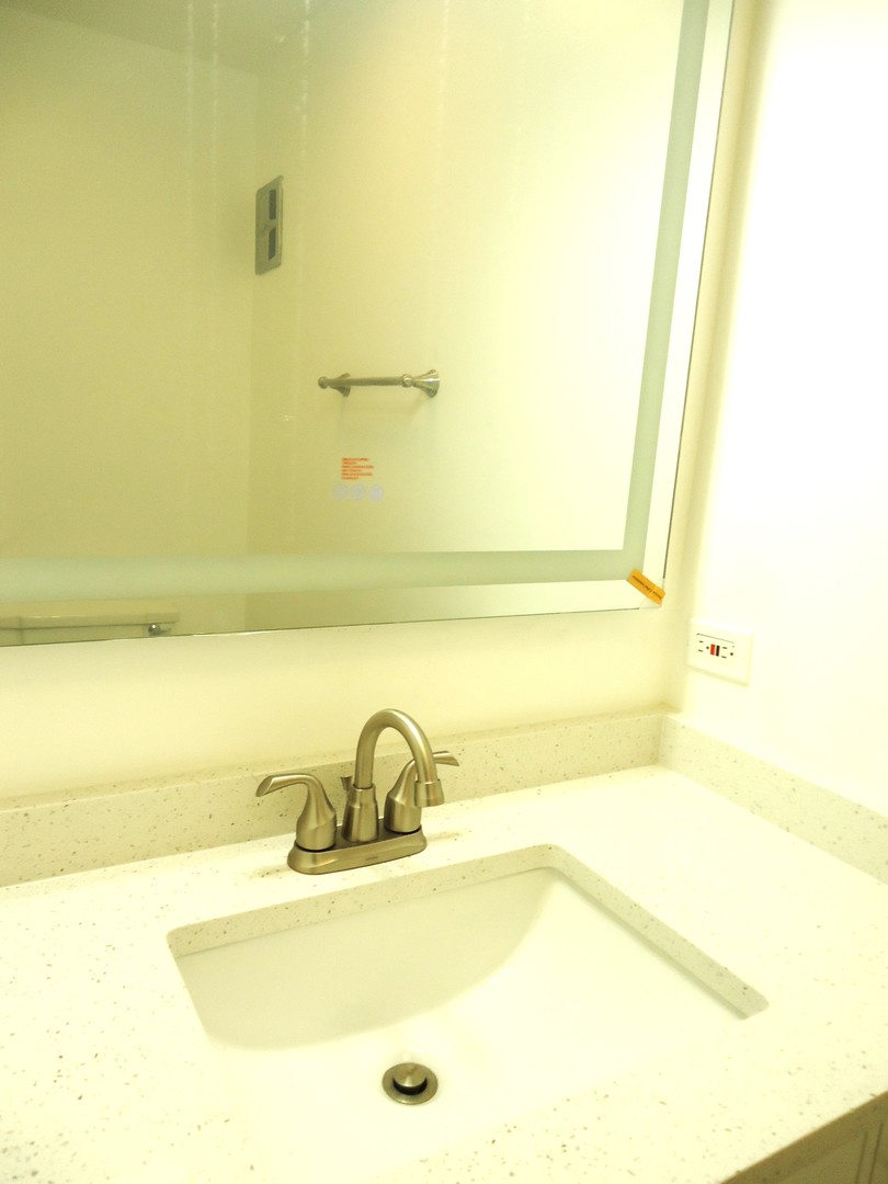 2818 Dundee Road #11A, Northbrook, IL 60062