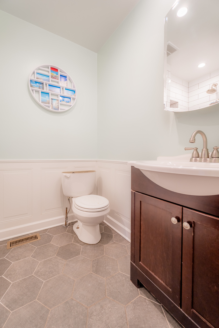 803 S Vine Avenue, Park Ridge, IL 60068