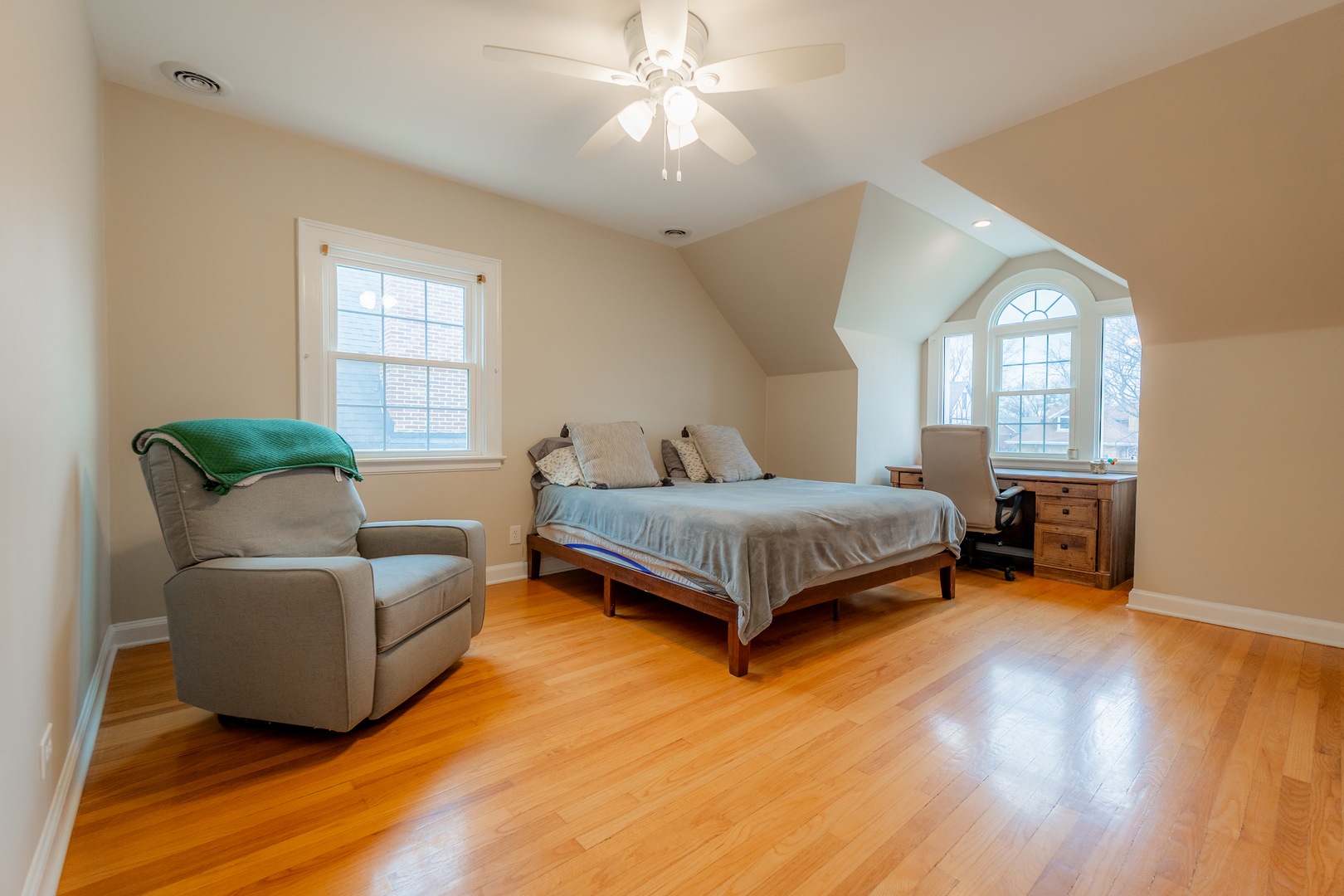 803 S Vine Avenue, Park Ridge, IL 60068