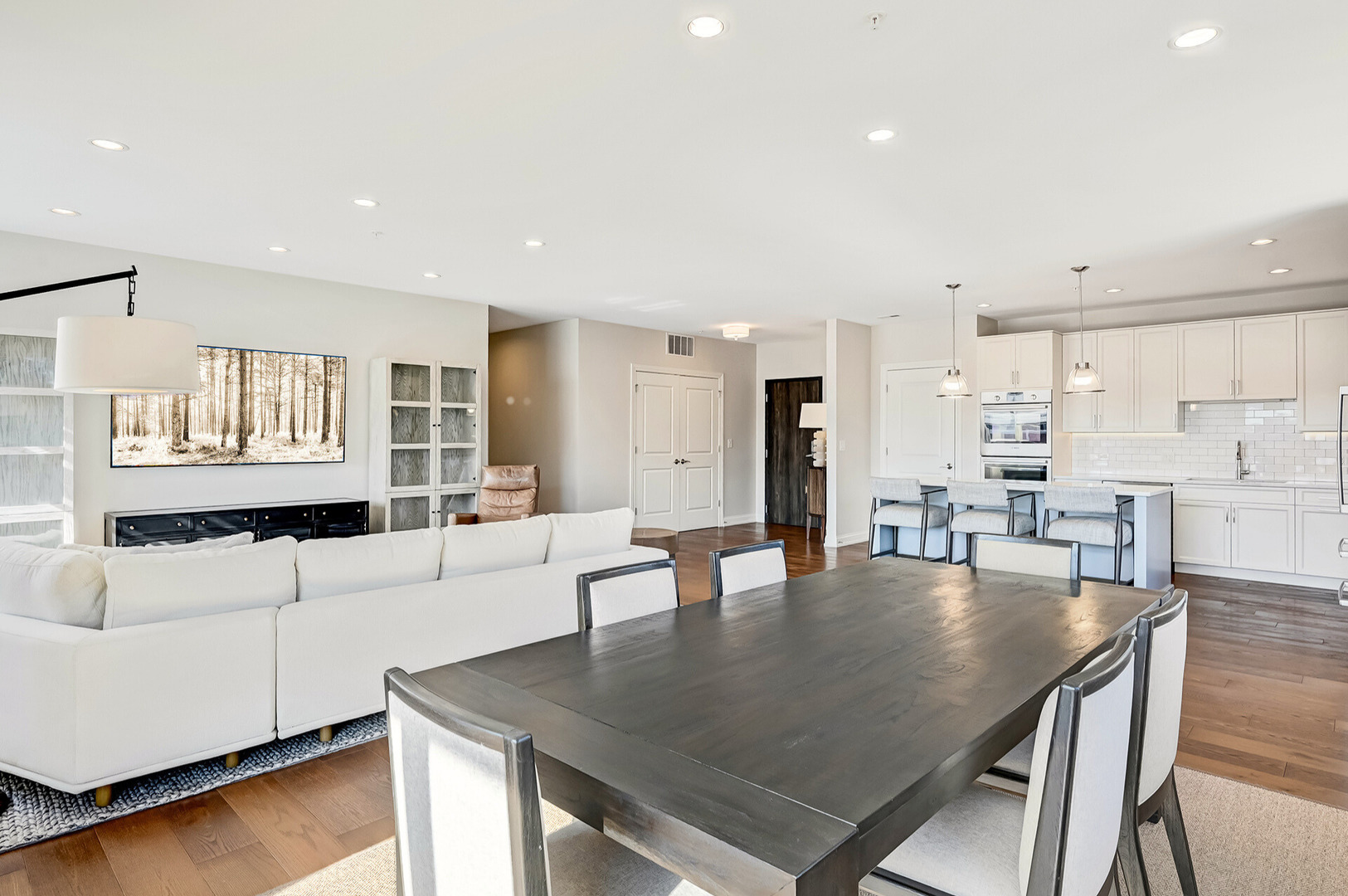 4441 Wolf Road #206, Western Springs, IL 60558