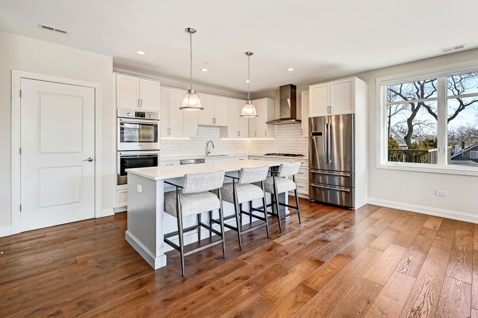 4441 Wolf Road #206, Western Springs, IL 60558