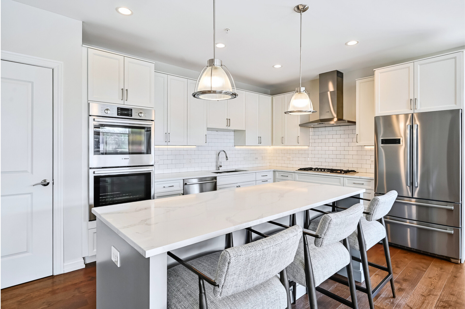 4441 Wolf Road #206, Western Springs, IL 60558