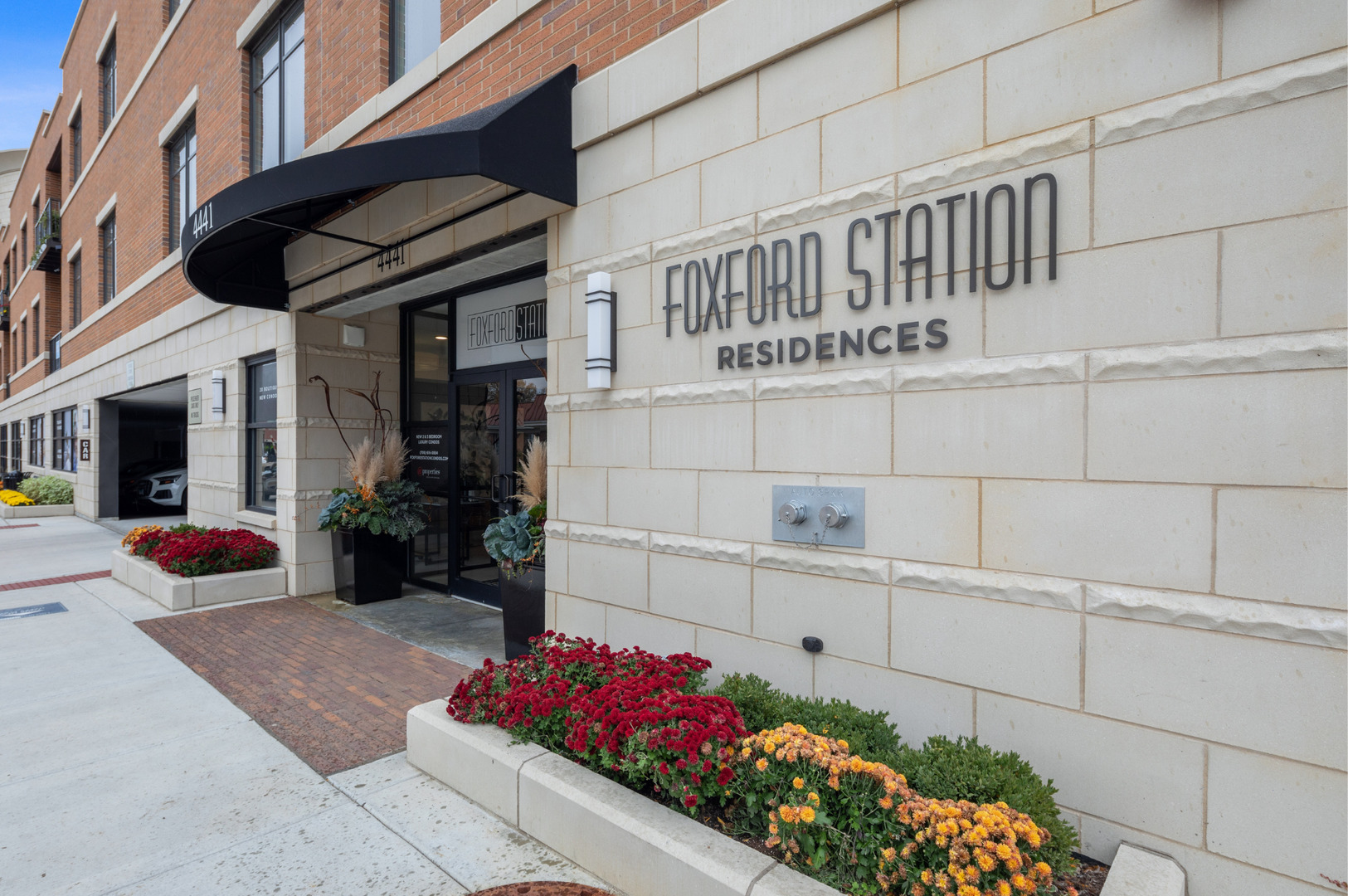 4441 Wolf Road #206, Western Springs, IL 60558