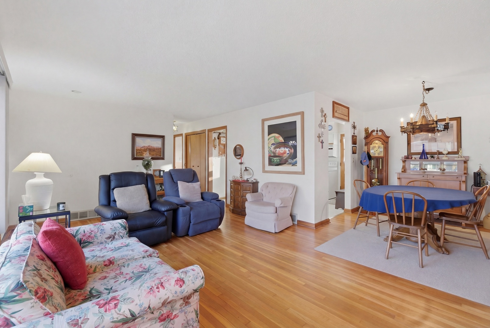 731 N Gibbons Avenue, Arlington Heights, IL 60004