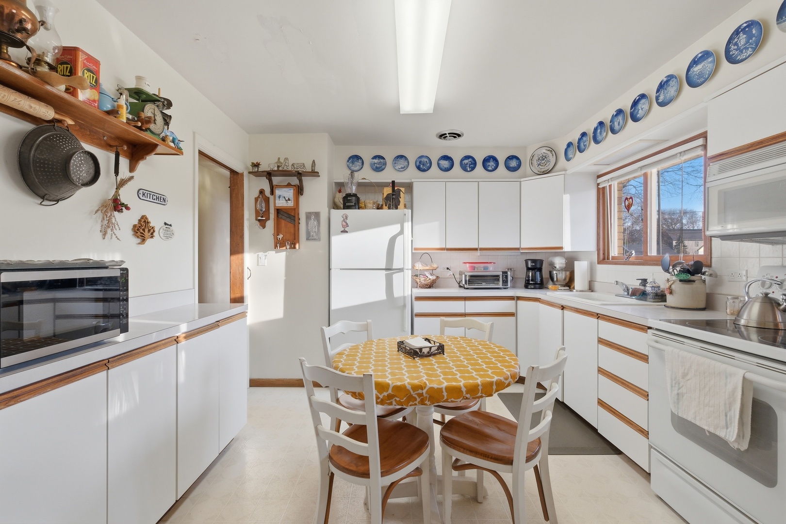 731 N Gibbons Avenue, Arlington Heights, IL 60004