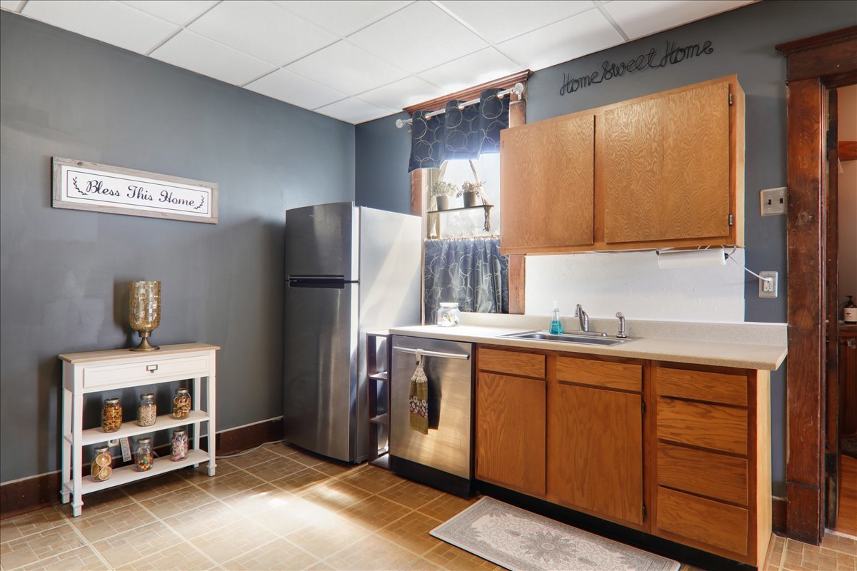 302 E Main Street, Colfax, IL 61728