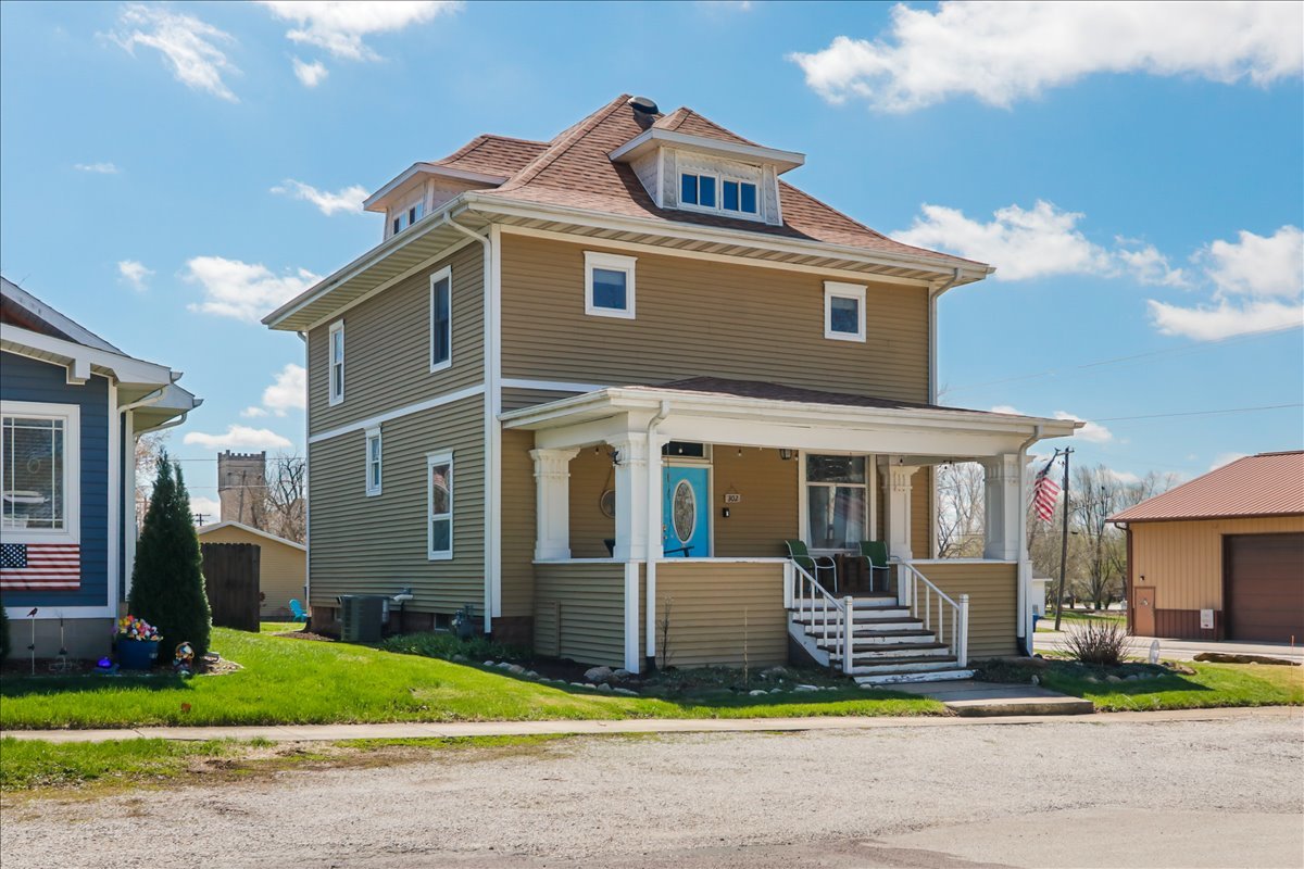302 E Main Street, Colfax, IL 61728