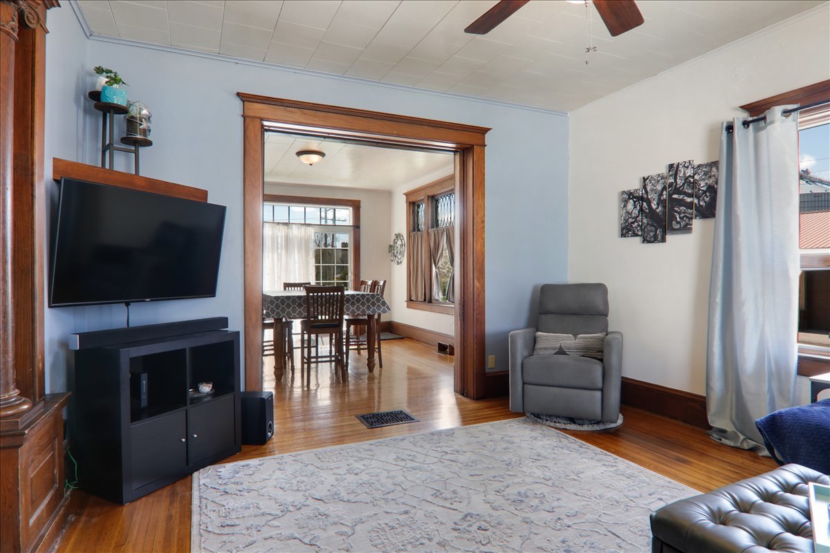 302 E Main Street, Colfax, IL 61728