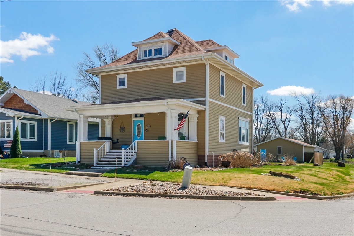 302 E Main Street, Colfax, IL 61728