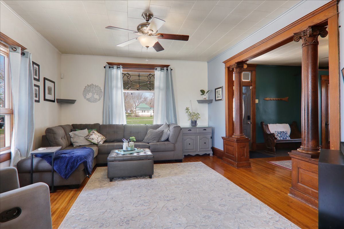 302 E Main Street, Colfax, IL 61728