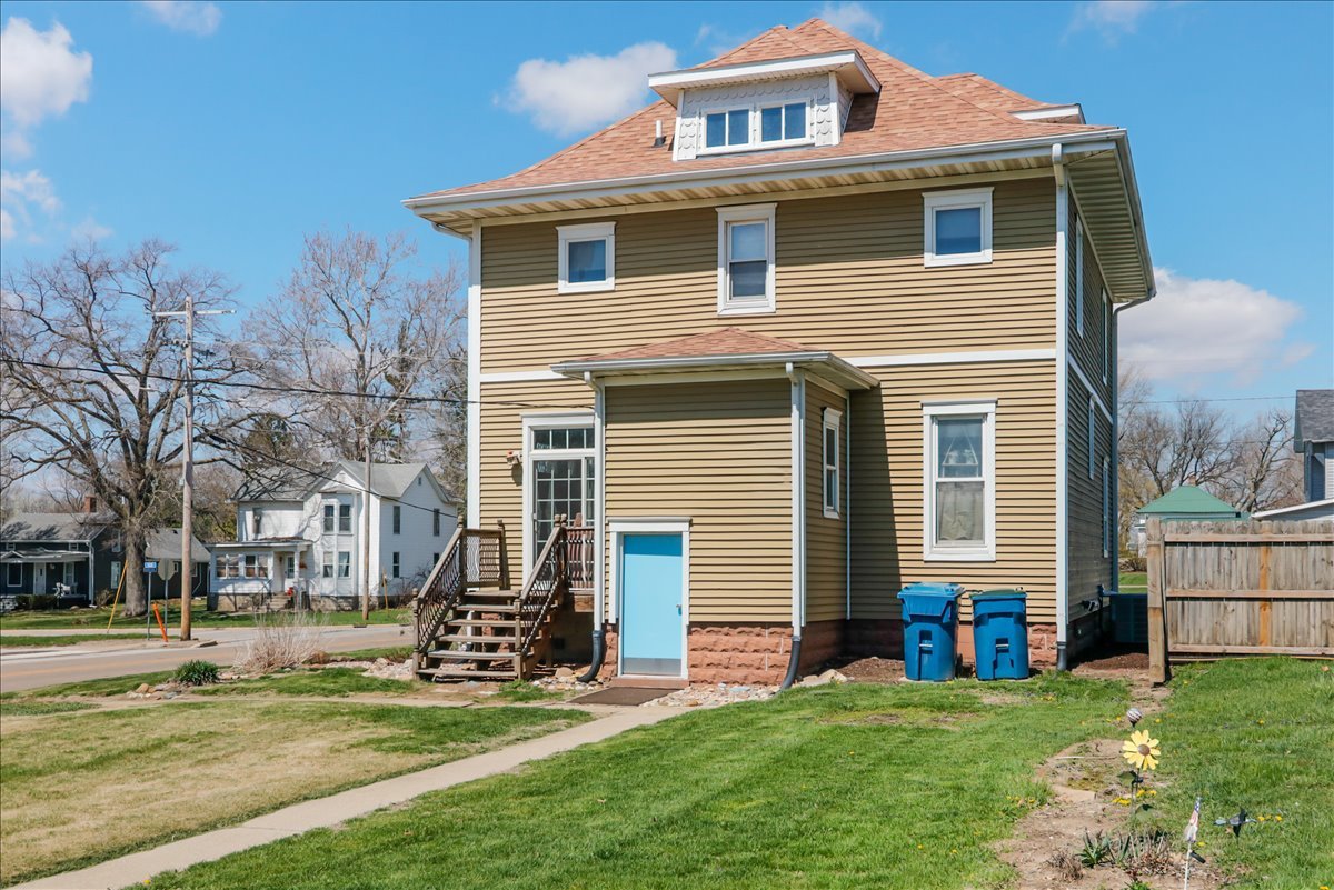 302 E Main Street, Colfax, IL 61728