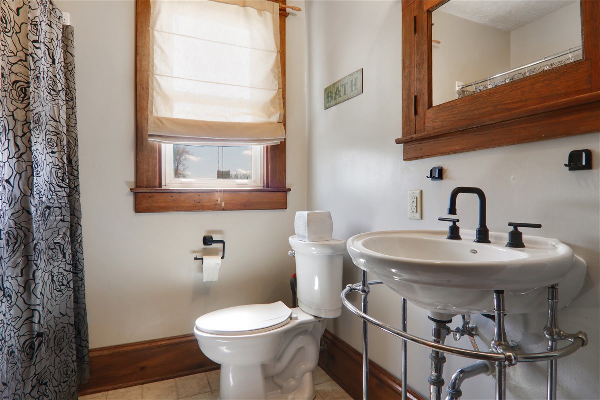 302 E Main Street, Colfax, IL 61728