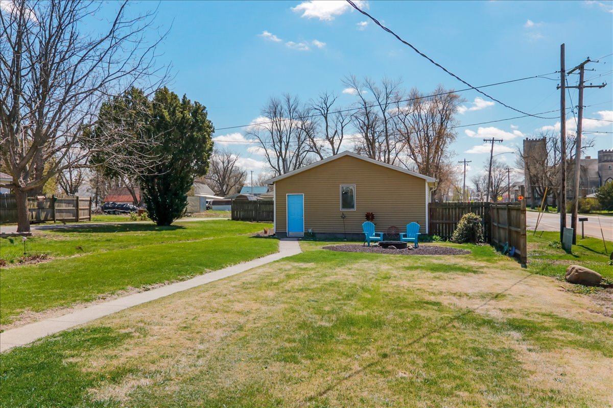 302 E Main Street, Colfax, IL 61728