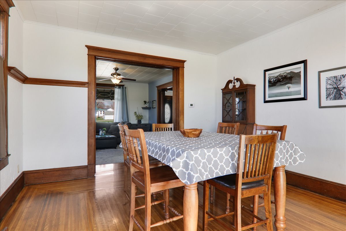 302 E Main Street, Colfax, IL 61728