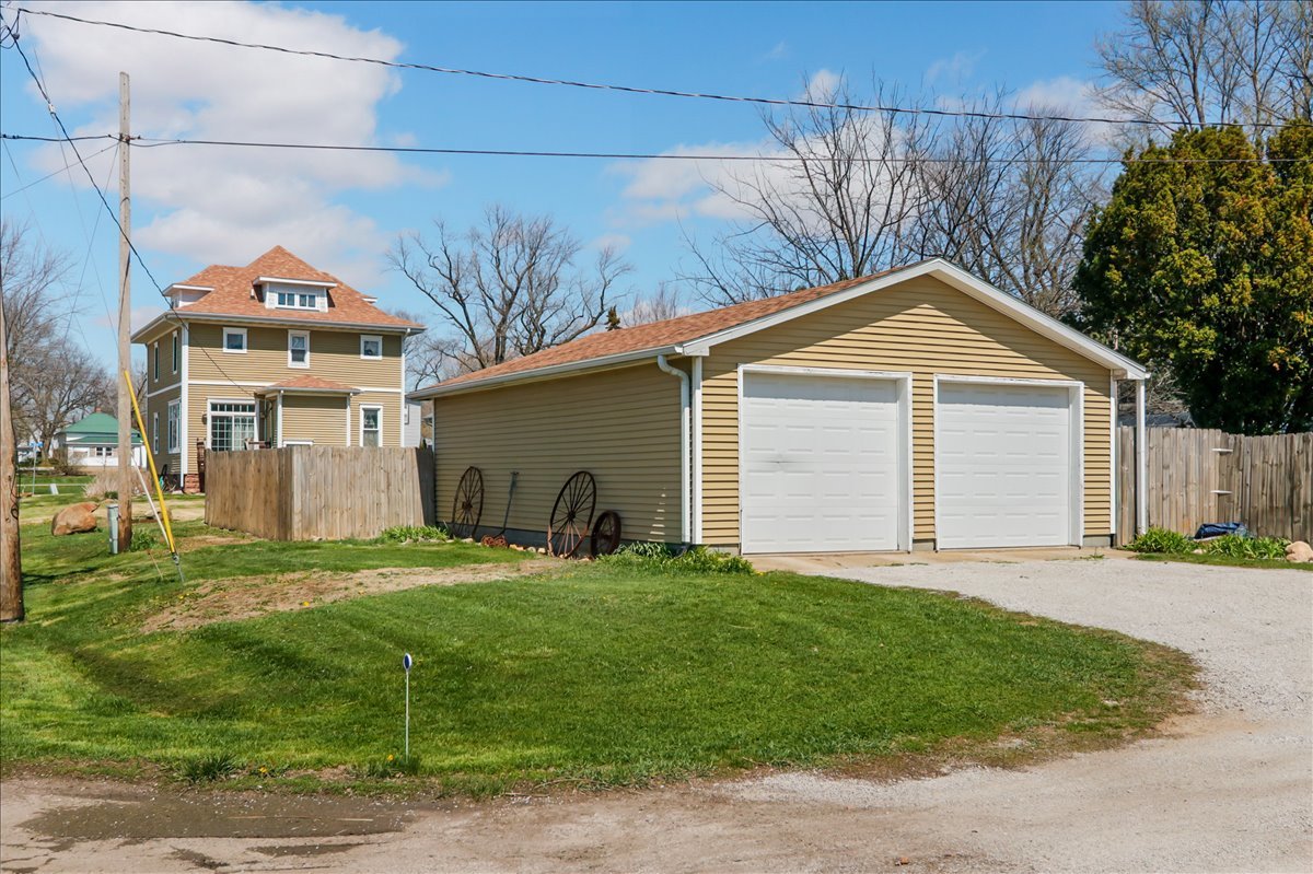 302 E Main Street, Colfax, IL 61728