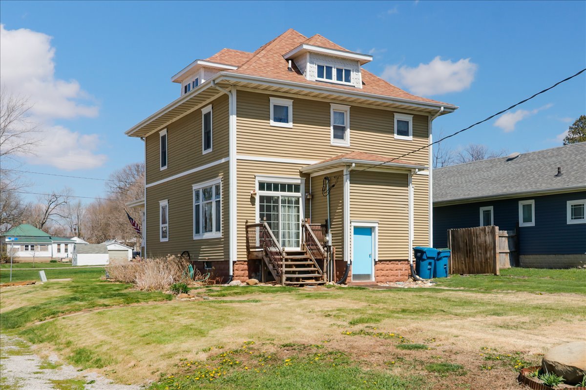 302 E Main Street, Colfax, IL 61728