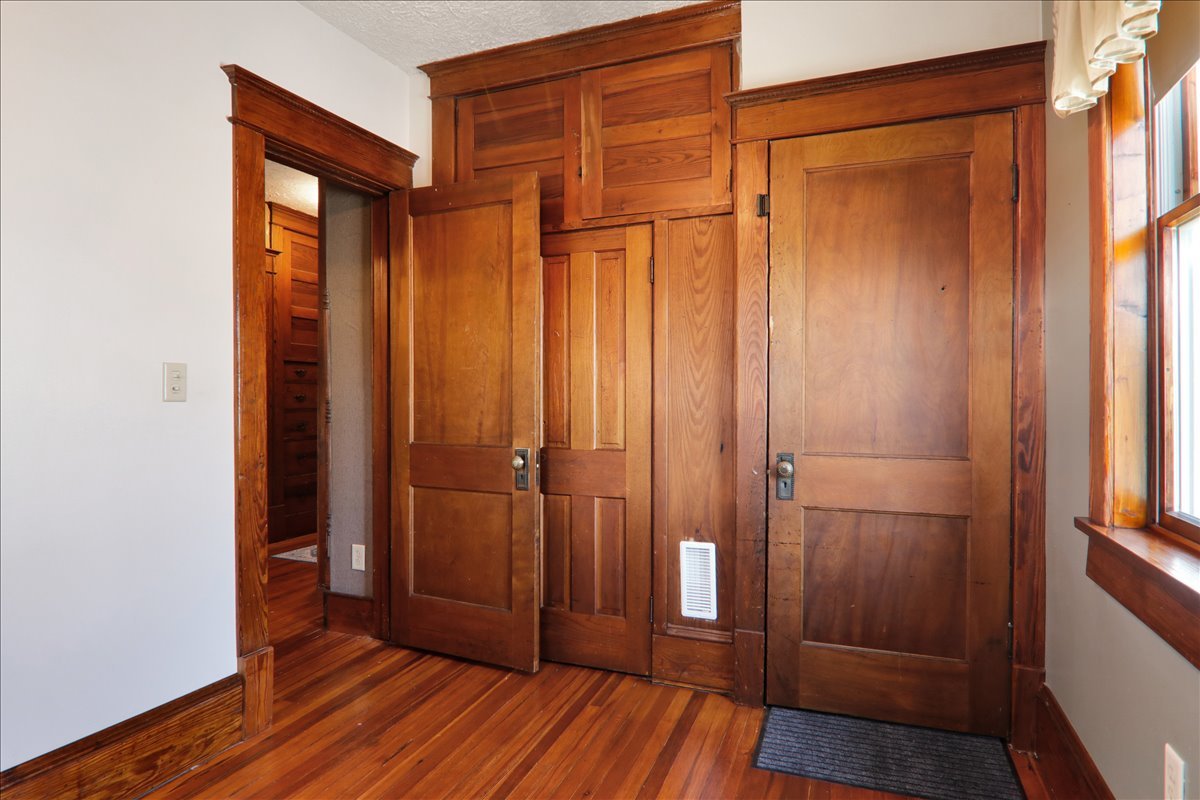 302 E Main Street, Colfax, IL 61728