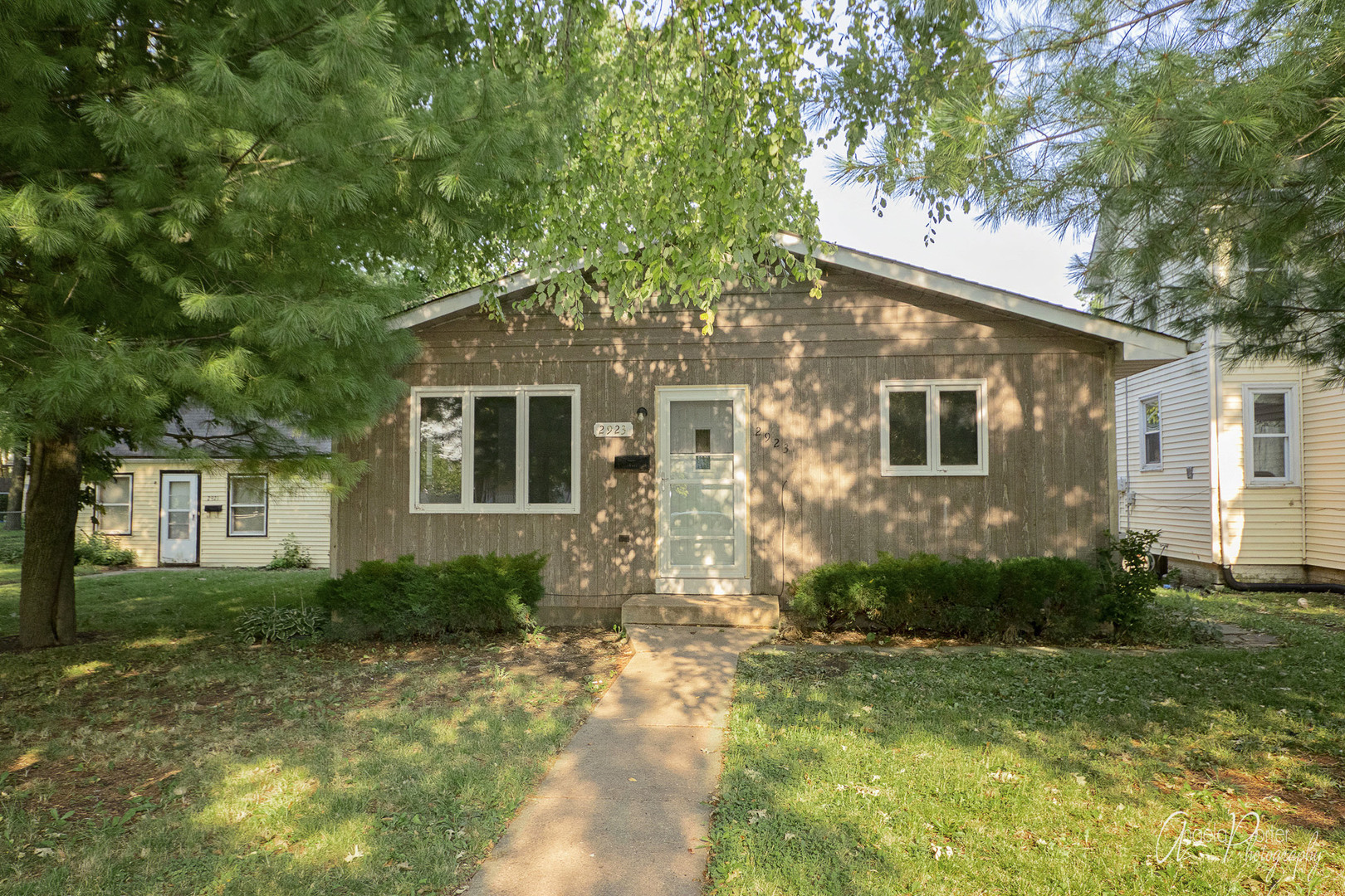2923 Ezra Avenue, Zion, IL 60099
