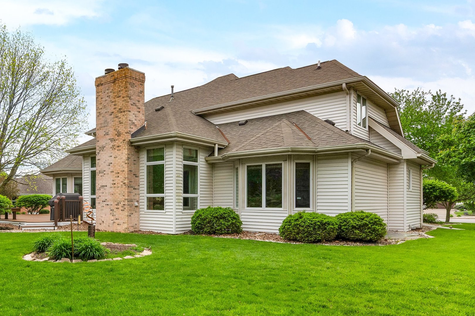 2109 Hackberry Road, Bloomington, IL 61704