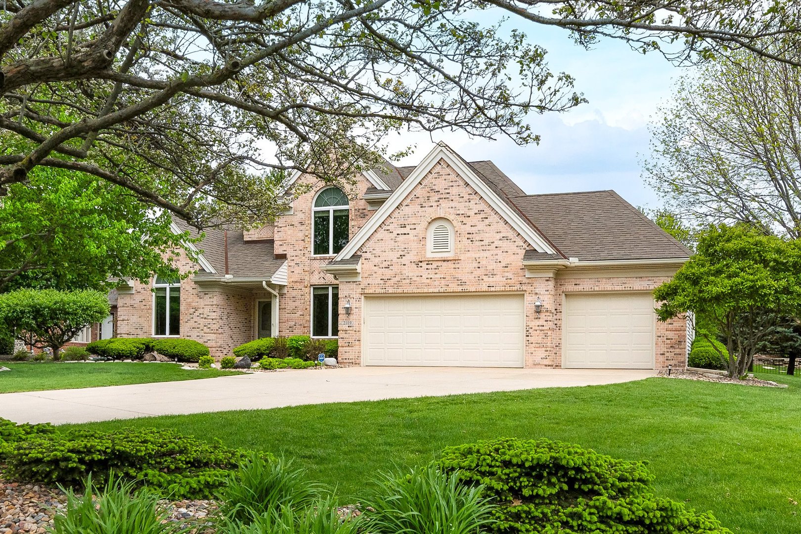 2109 Hackberry Road, Bloomington, IL 61704